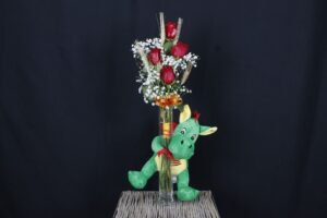 SANT JORDI TUBULAR DRAC PELUIX GRAN de vidre amb 4 roses, espigues i paniculata