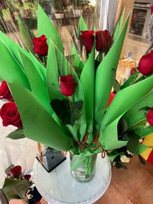 VENDA EXCLUSIVA A FLORISTERIA ROSA SANT JORDI TIJA LLARGA extra 70cm.  PRESENTACIÓ CELOFANA I ESPIGA NEGRE