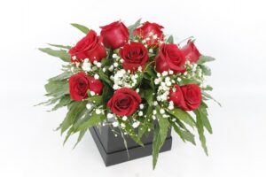 BOX NEGRA Estuche cuadrado con 10 rosas rojas