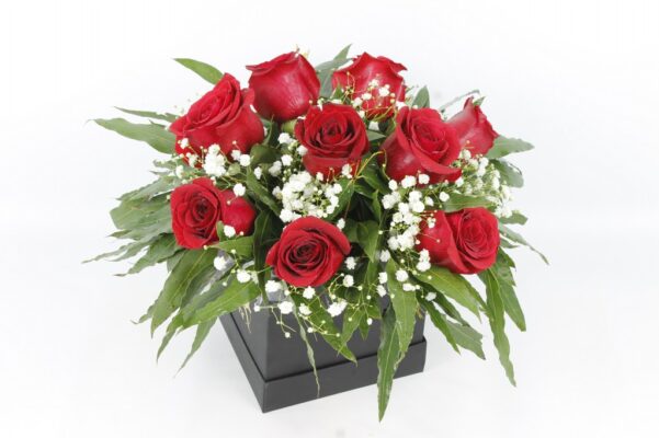 BOX NEGRA Estuche cuadrado con 10 rosas rojas
