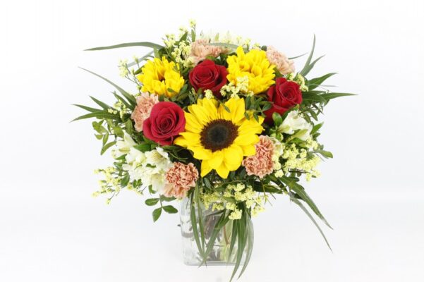 JULIO Ramo primaveral con girasoles y rosas rojas