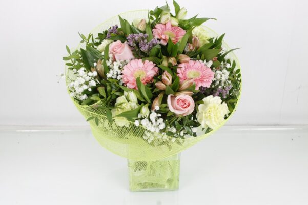 ETERNO Ramo tonos rosas y blancos con rosas