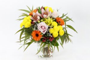MAMA Ramo con floraciones amarillas, naranjas, rojas y rosas